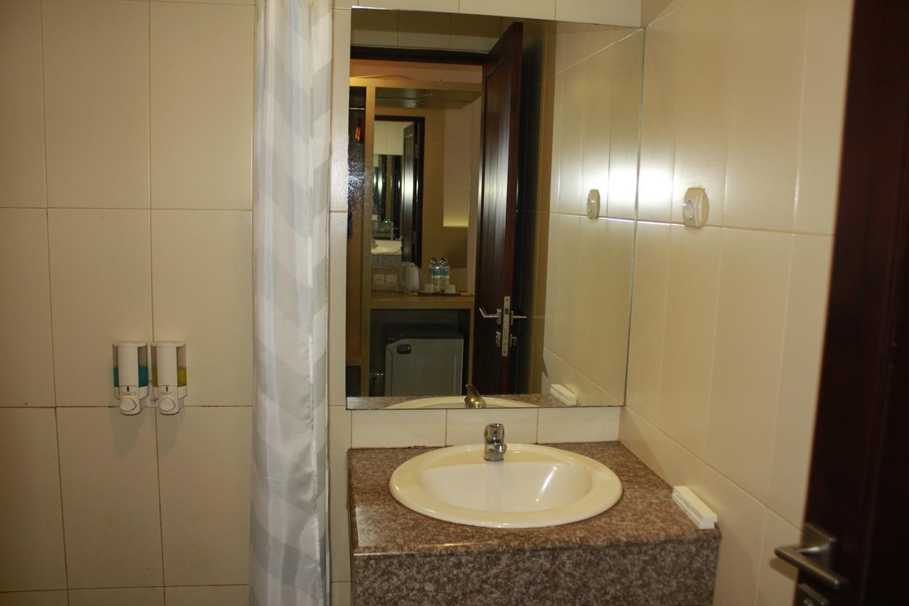 كاليورانغ Akasa Hotel المظهر الخارجي الصورة